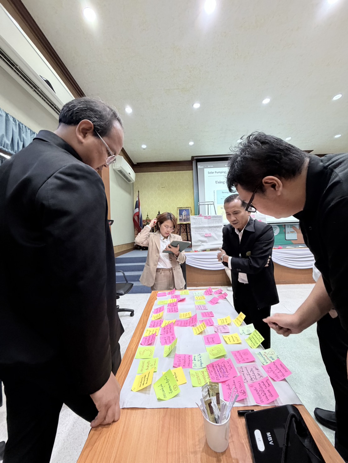 title - สวผ.สพป.ร่วมกับองค์กรความร่วมมือระหว่างประเทศของเยอรมัน (GIZ) และคณะอาจารย์จากมหาวิทยาลัยเทคโนโลยีพระจอมเกล้าธนบุรี จัดประชุมเชิงปฏิบัติการ (workshop) เรื่อง การวิเคราะห์ผลลัพธ์เชิงลึกโครงการระบบสูบนํ้าพลังงานแสงอาทิตย์เพื่อการเกษตรในเขตปฏิรูปที่ดิน ตําบลเขาซก อําเภอหนองใหญ่ จ.ชลบุรี  